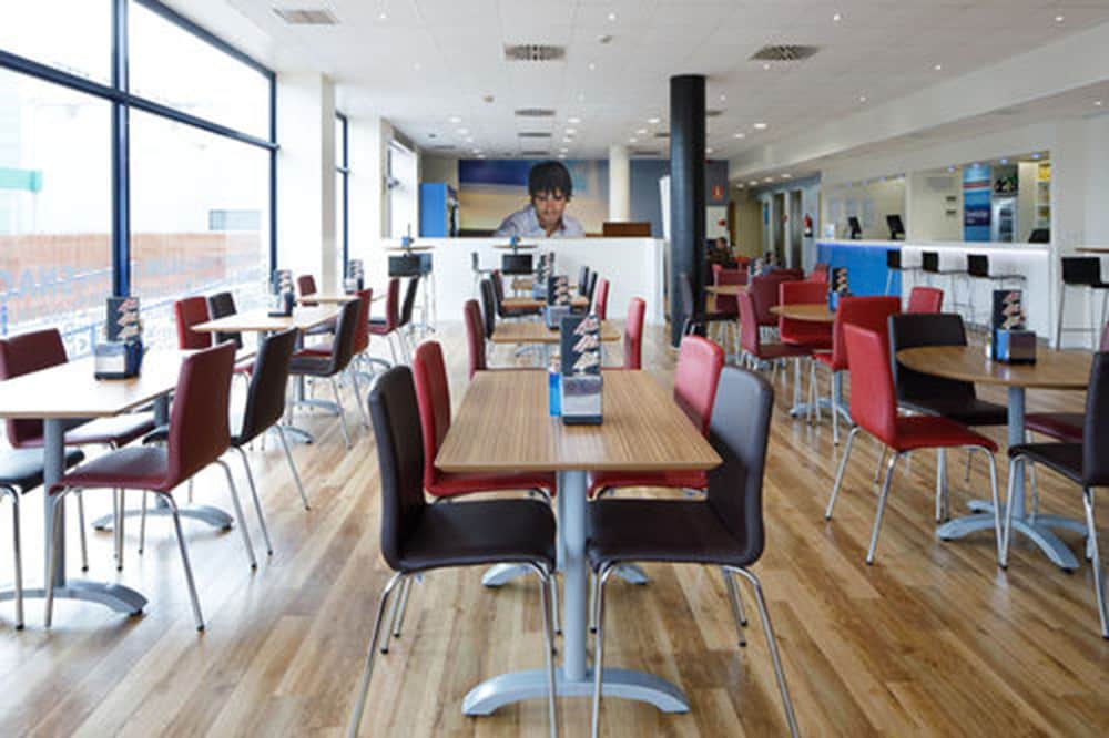 

Bari - Hospitalet de Llobregat - Hotel Travelodge Barcelona Fira