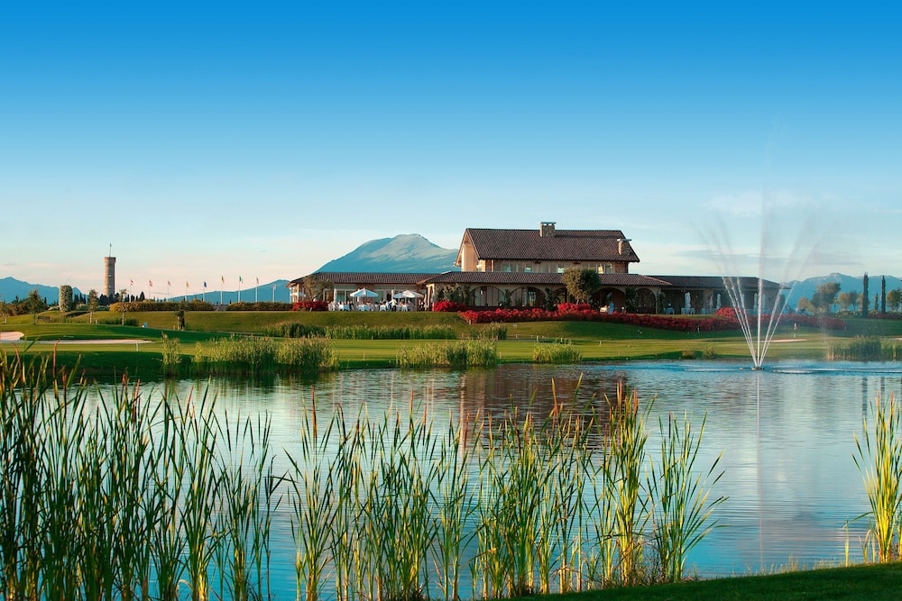 

Napoli - Sirmione - Garda Apartments San Vigilio Golf