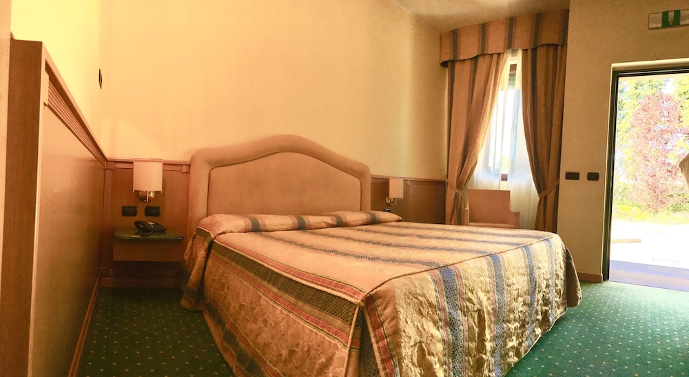 

Napoli - Oleggio - Airport Hotel Malpensa