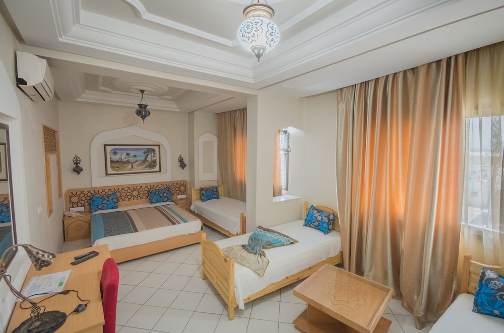 

Palermo - Tunisi - Hotel Saheb Ettabaa