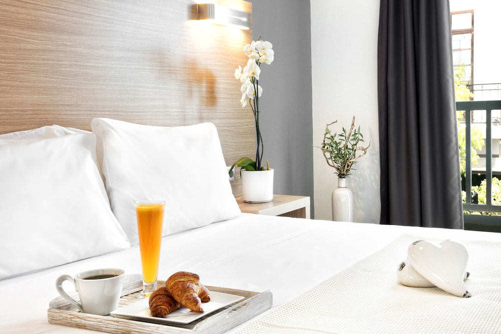 

Verona - Megali Ammos - Atlas Hotel Skiathos