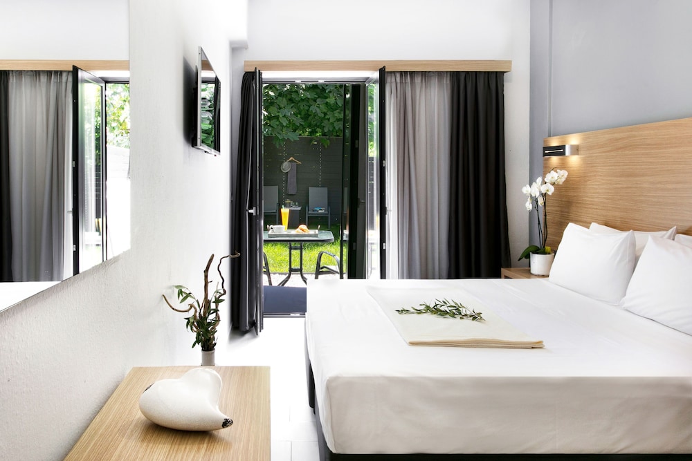 

Milano - Megas Gialos - Atlas Hotel Skiathos