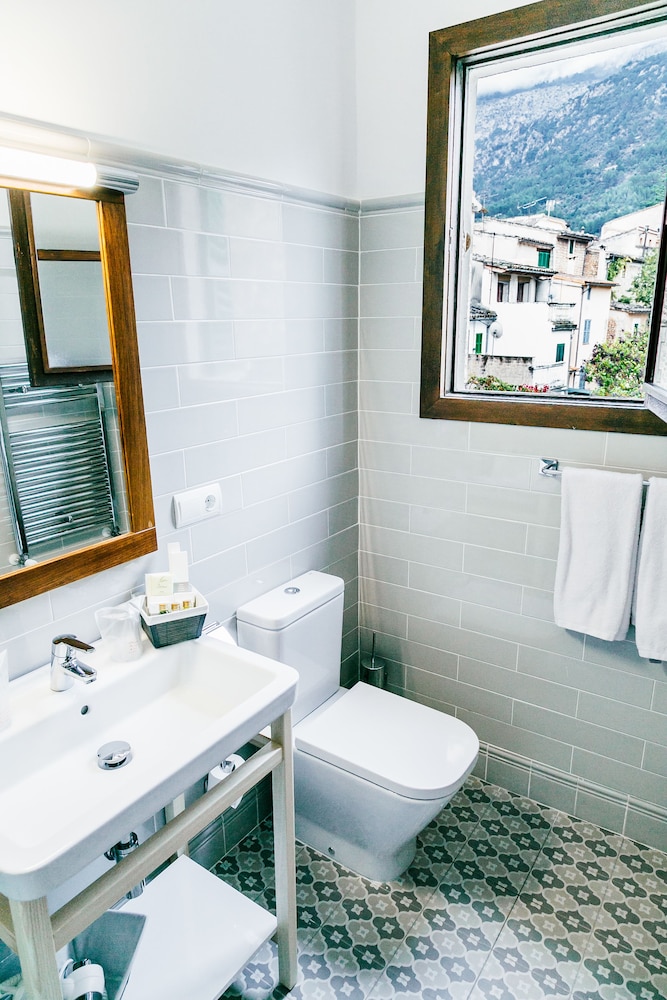 

Bologna - Sóller - Hotel El Guía