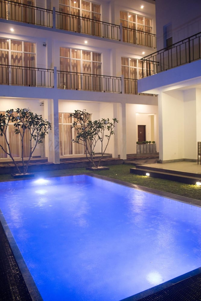 

Milano - Negombo - The Suite 262