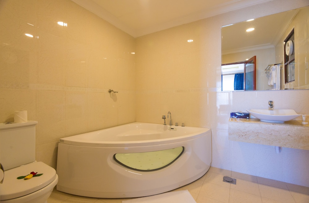 

Roma - Bububu - Golden Tulip Zanzibar Resort