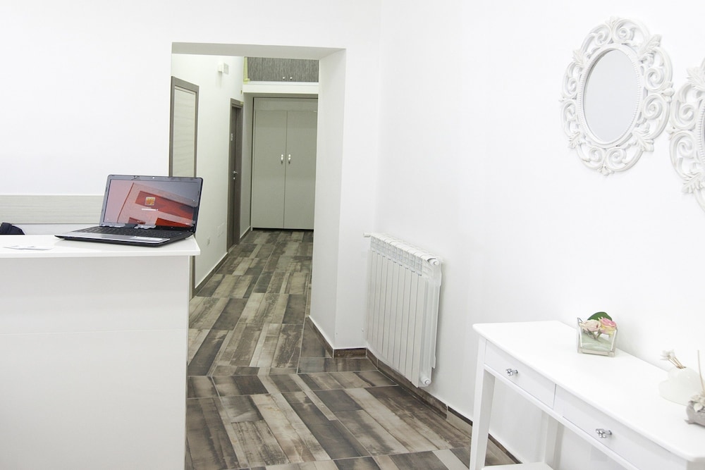 

Venezia - Napoli - Napoli Garibaldi Square