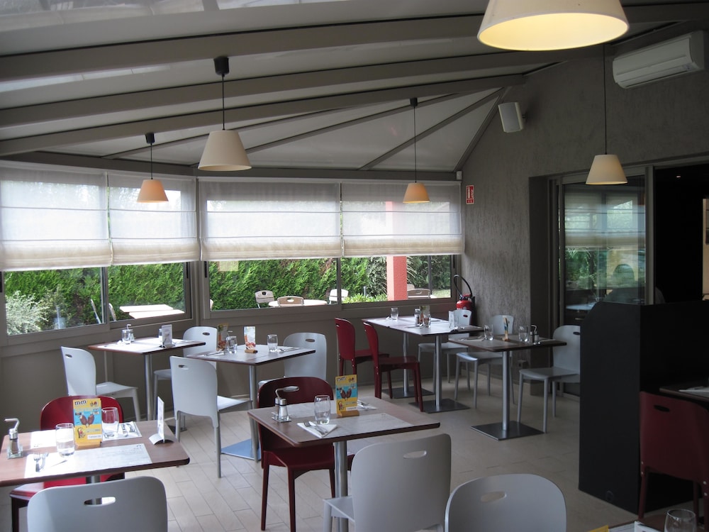 

Roma - Champagne, Francia - Campanile Epernay - Dizy 51530