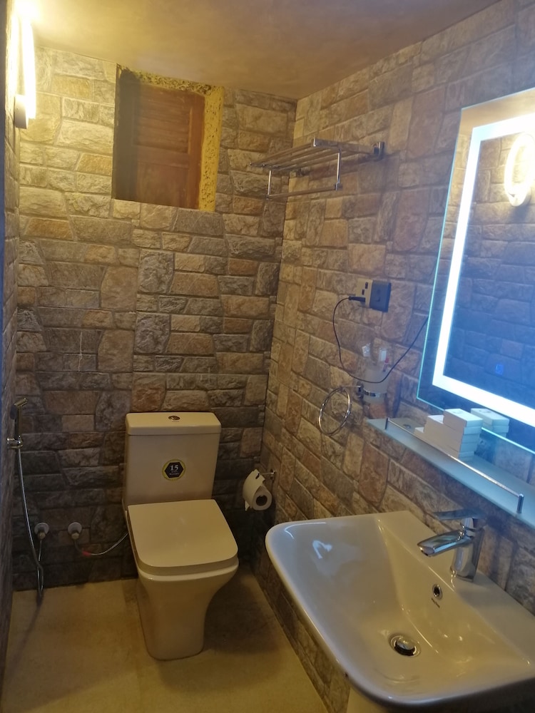 

Bologna - Ahungalla - White Villa Resort Aungalla