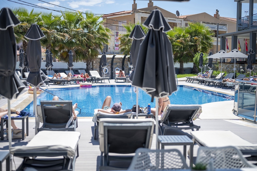 

Bologna - Pefkohori - Dionysos Hotel & Suites