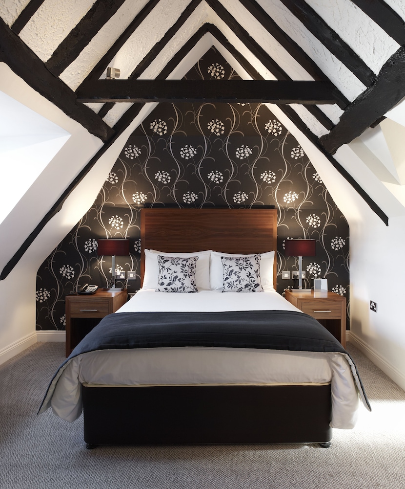 

Roma - Englefield Green - The Boleyn Hotel