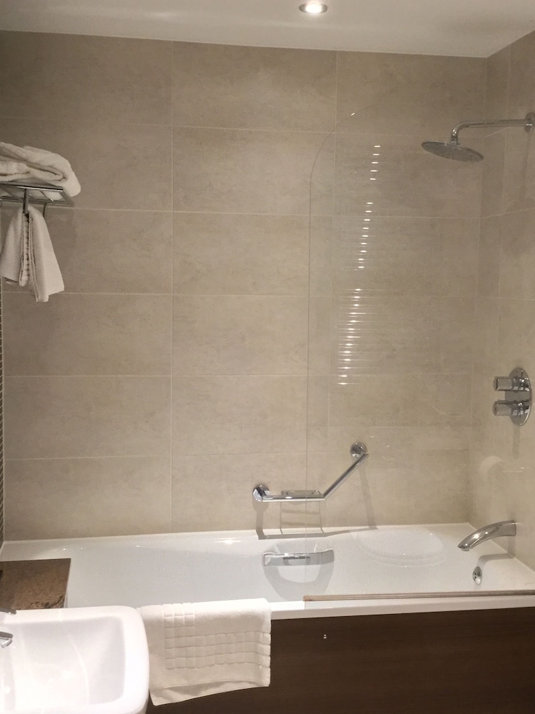 

Milano - Englefield Green - The Boleyn Hotel