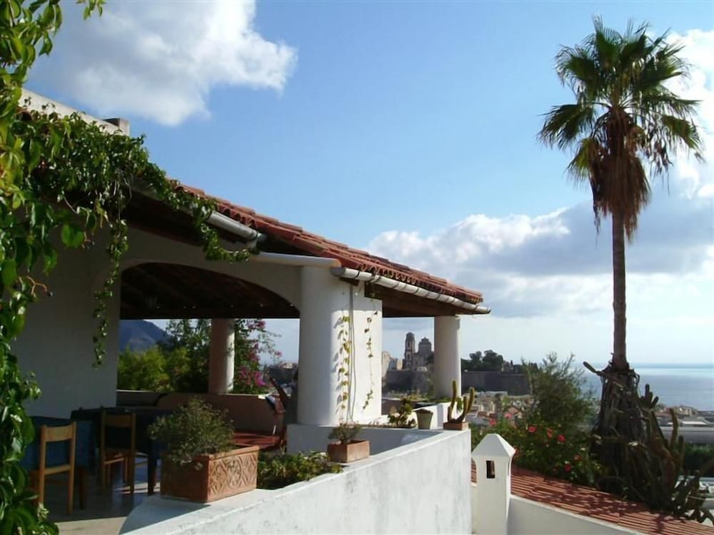 

Bari - Lipari, Isole Eolie - Hotel Villa Diana