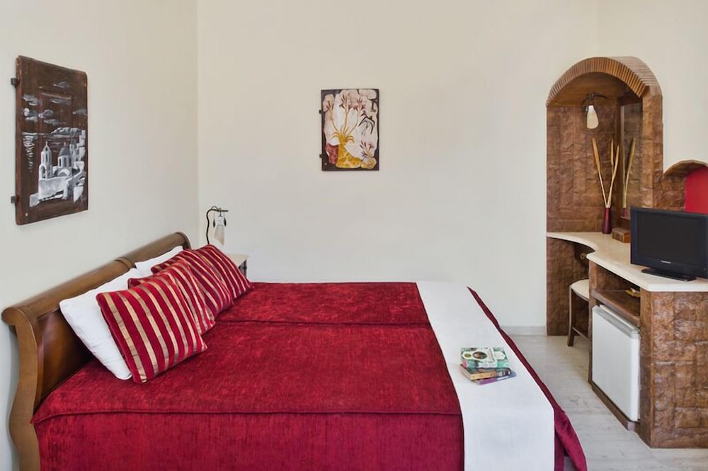 

Catania - Órmos Athiniós - Galatia Villas