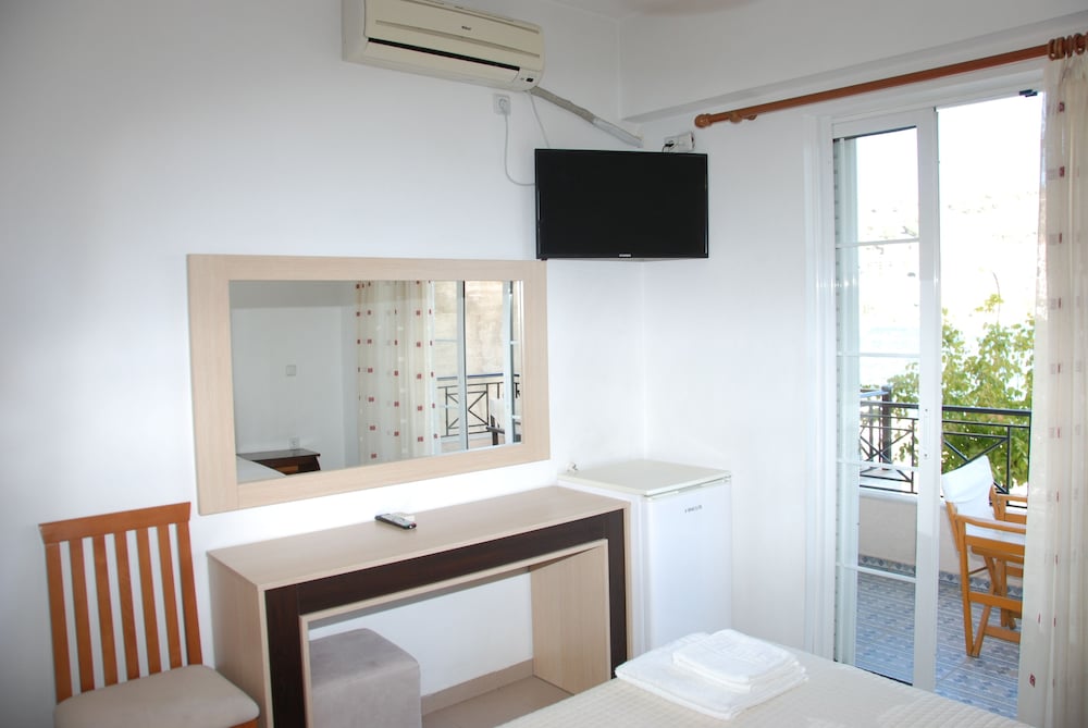 

Genova - Sarandë - Hotel Mano