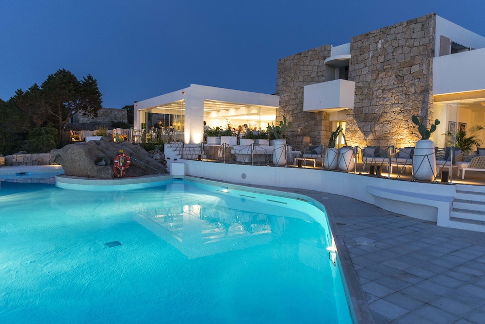 

Catania - Porto Cervo - Grand Relais Dei Nuraghi