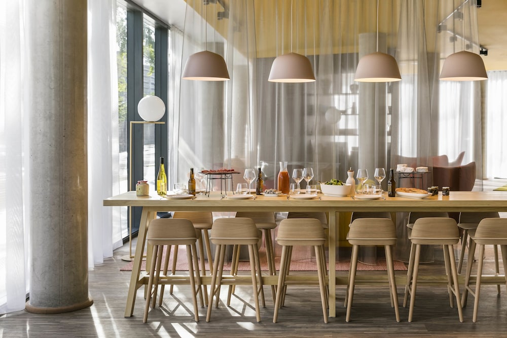 

Olbia - Parigi - OKKO Hotels Paris Porte De Versailles