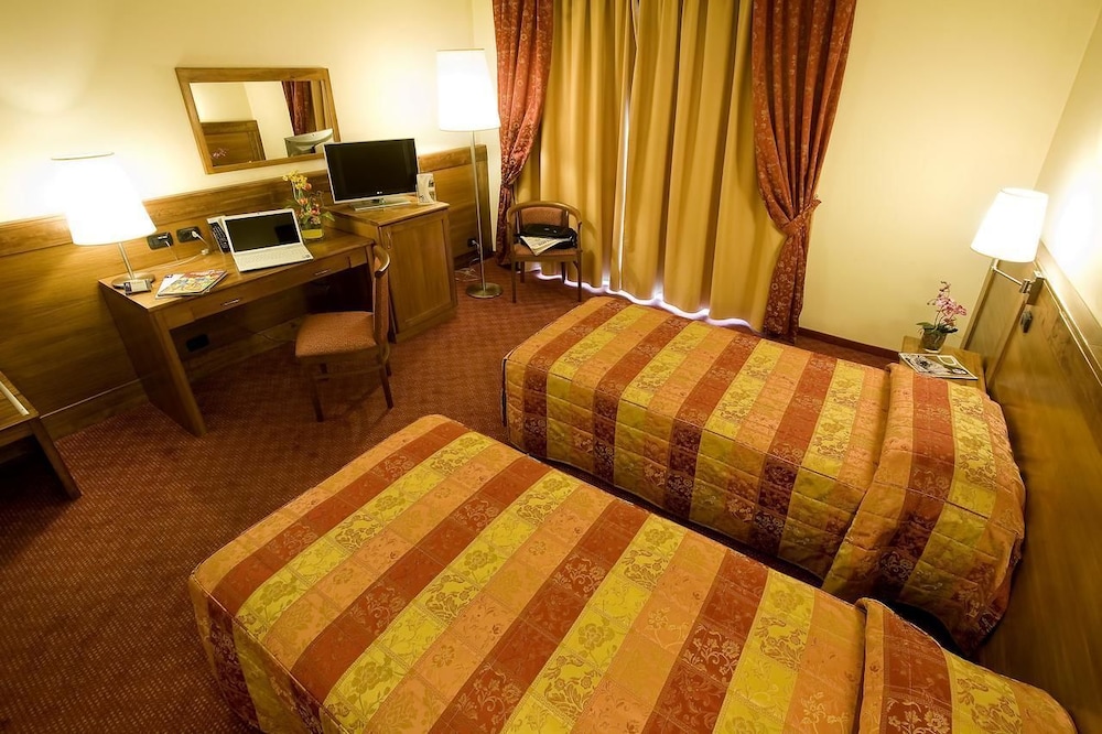 

Napoli - Caselle Torinese - Hotel Master