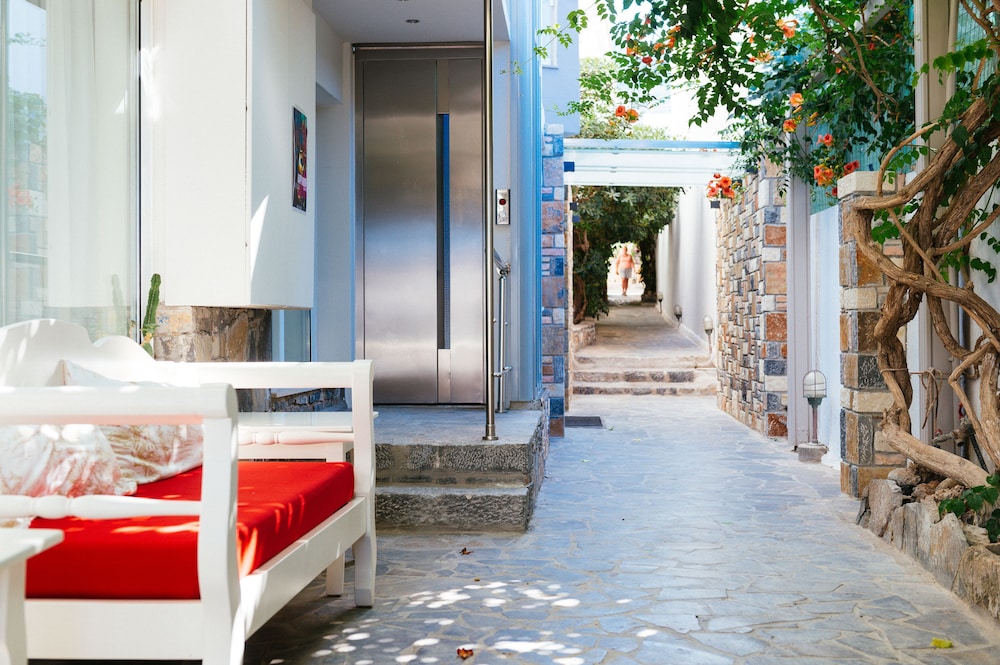 

Bologna - Agios Nikolaos, Creta - Elounda Akti Olous (Adults Only)