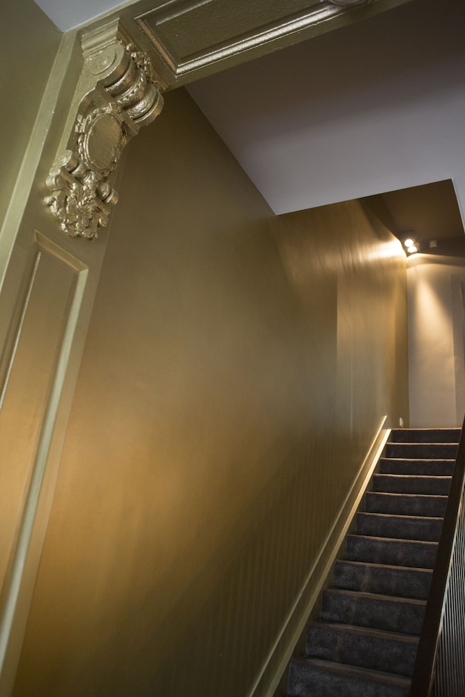 

Lamezia Terme - Bruxelles - Hotel The Neufchatel