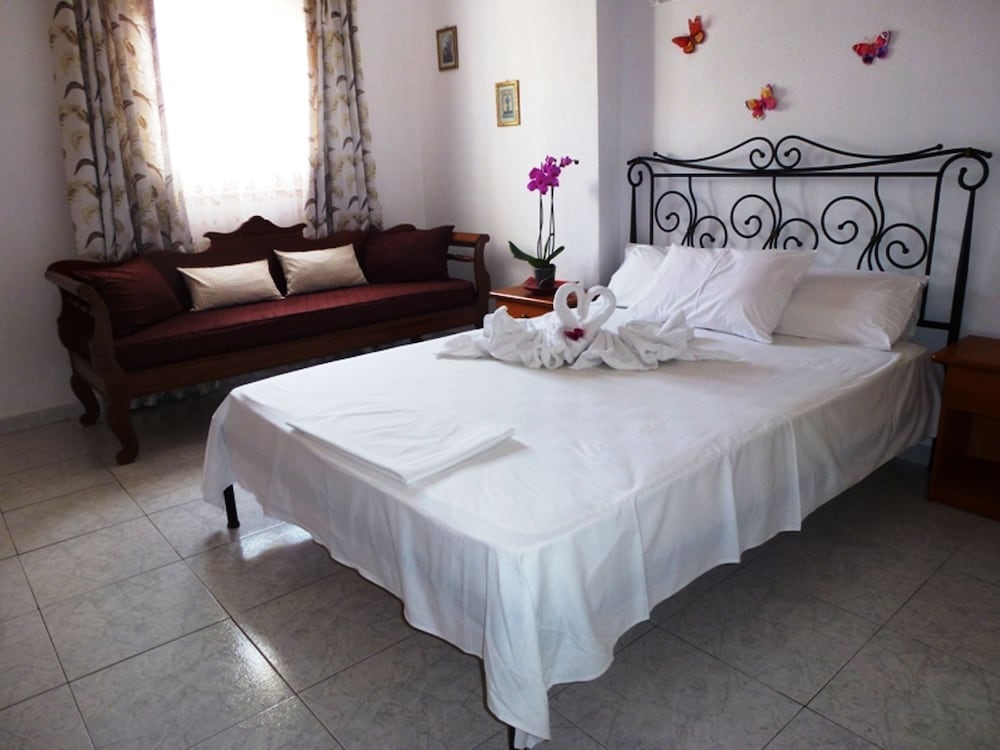 

Napoli - Imerovigli - Atalos Suites