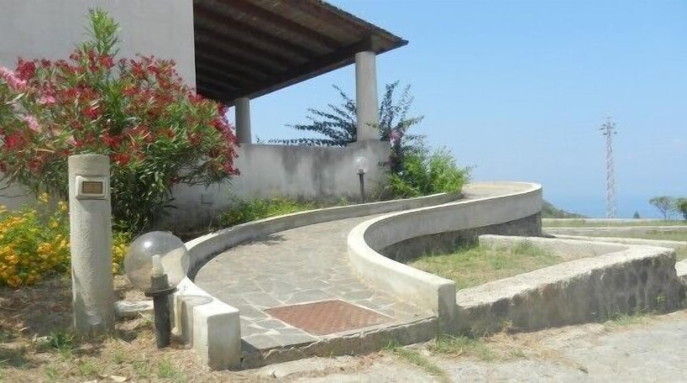 

Napoli - Isole Eolie, Sicilia - Eolian Residence