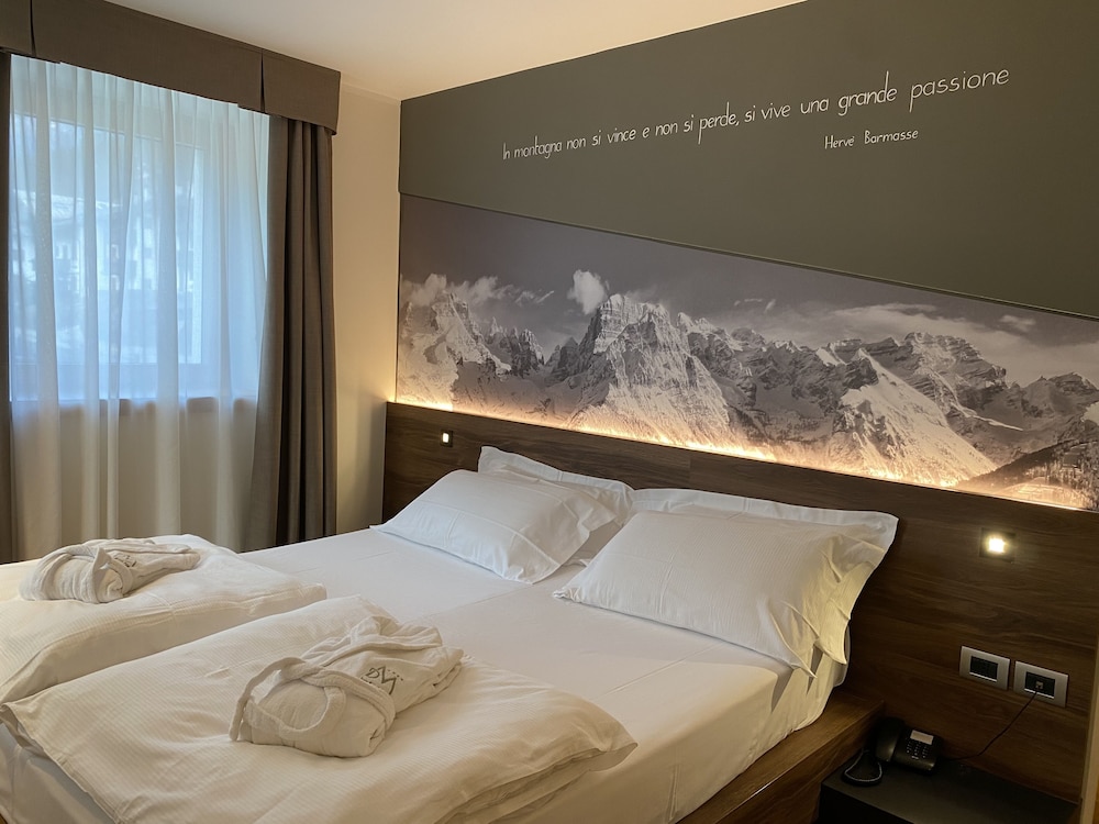 

Napoli - Pinzolo - Dolomeet Boutique Hotel