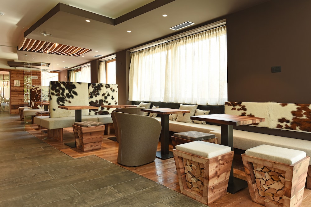 

Lamezia Terme - Pinzolo - Dolomeet Boutique Hotel
