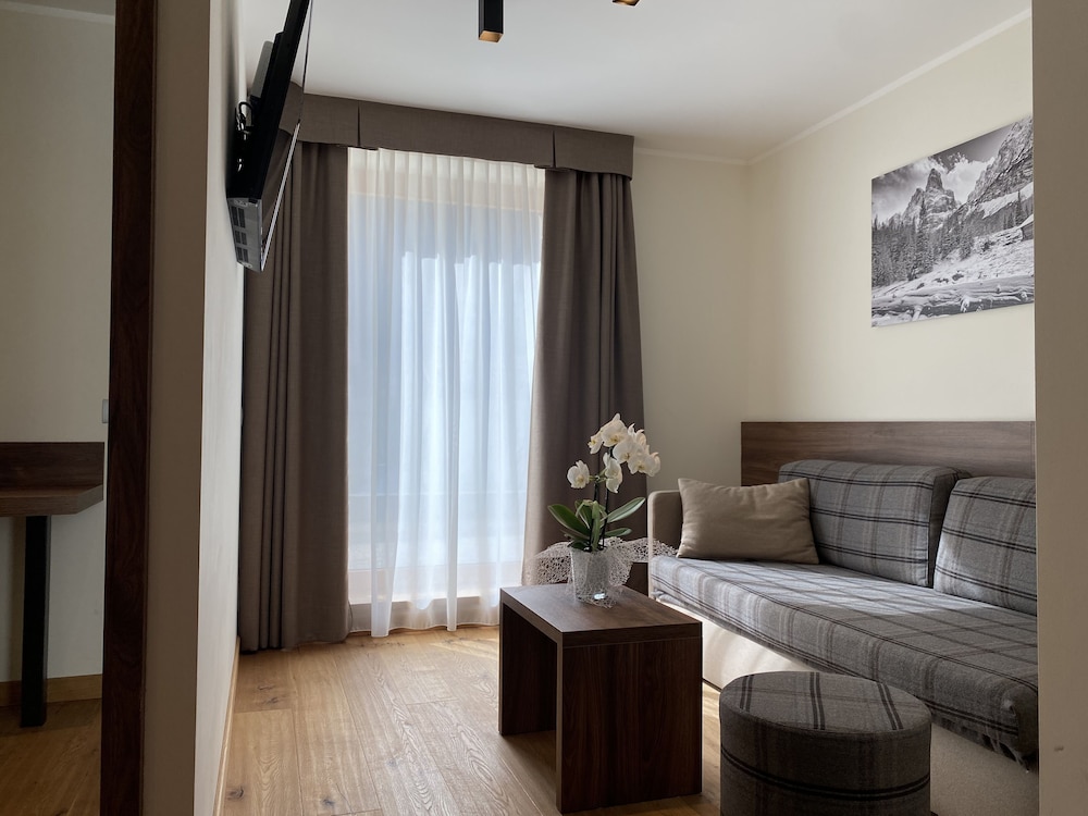 

Bari - Pinzolo - Dolomeet Boutique Hotel