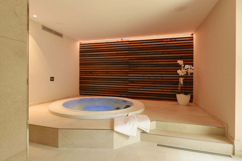 

Bari - Pinzolo - Dolomeet Boutique Hotel