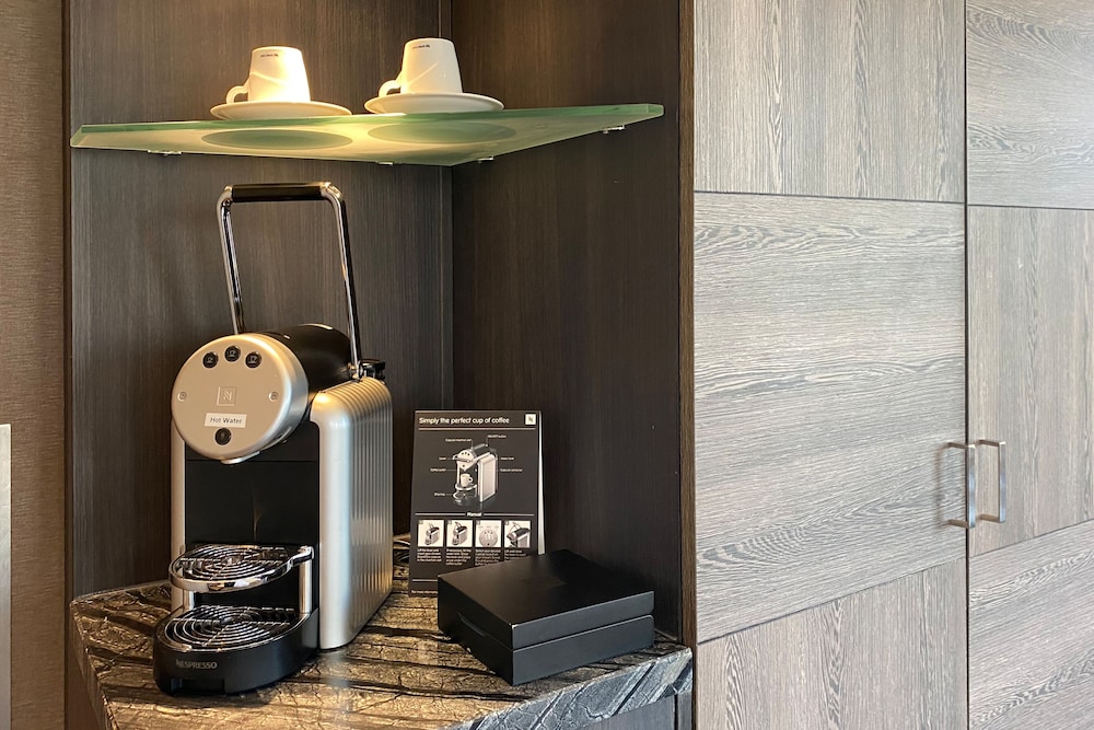 

Napoli - Schiphol - XO Hotels Couture