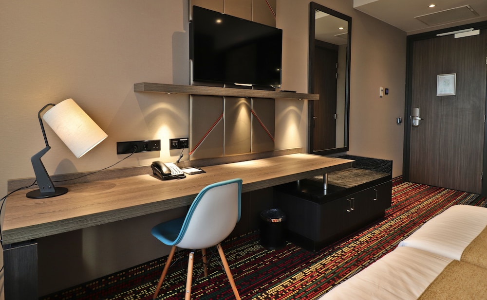 

Lamezia Terme - Schiphol - XO Hotels Couture