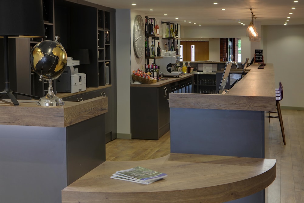 

Brindisi - Watford - Best Western White House Hotel