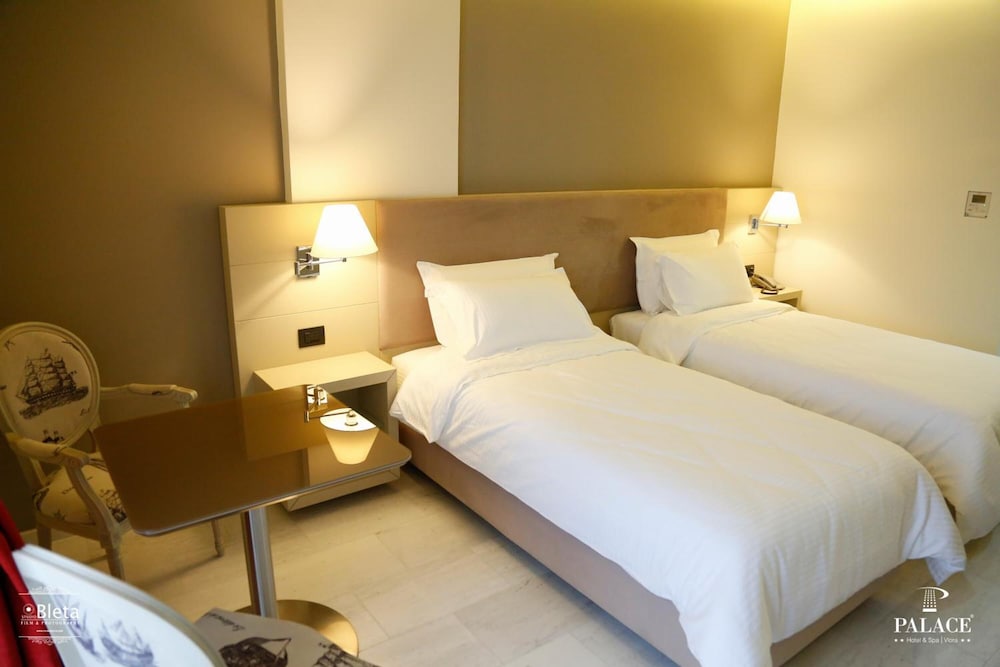 

Milano - Costa albanese - Hotel Palace Vlore