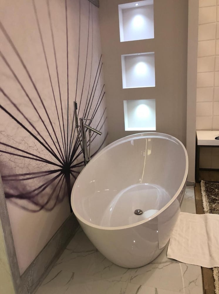 

Brindisi - Costa albanese - Hotel Palace Vlore