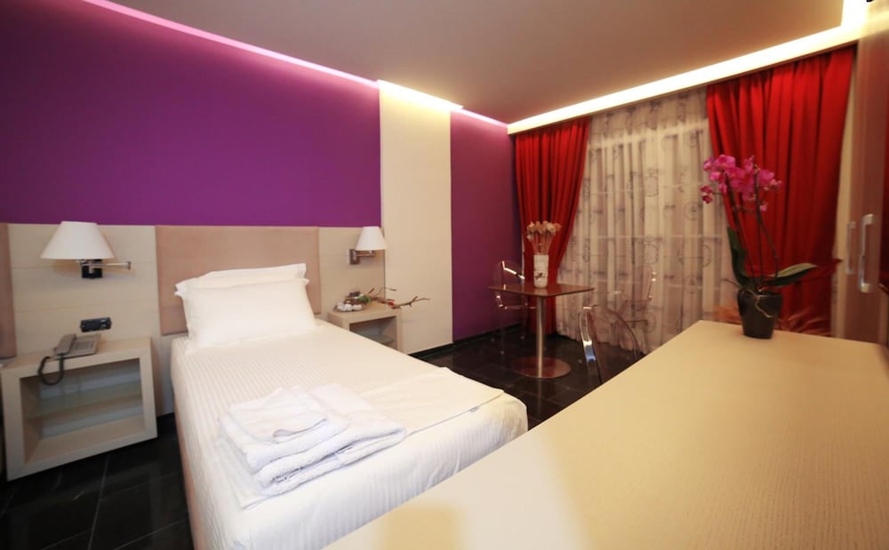 

Bologna - Valona - Hotel Palace Vlore