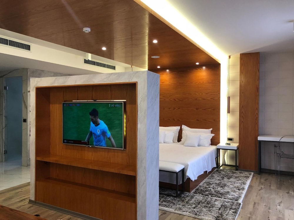 

Milano - Valona - Hotel Palace Vlore