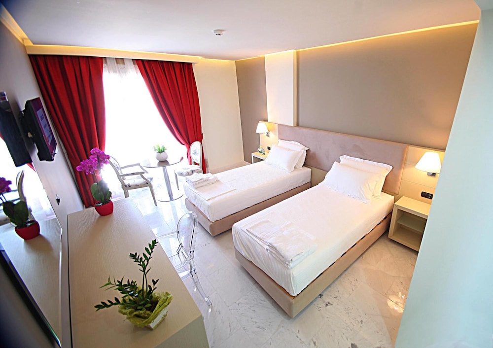 

Catania - Valona - Hotel Palace Vlore