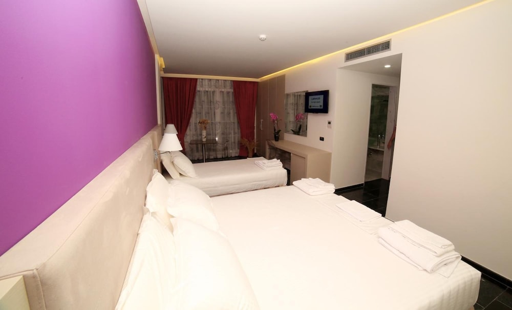

Brindisi - Valona - Hotel Palace Vlore