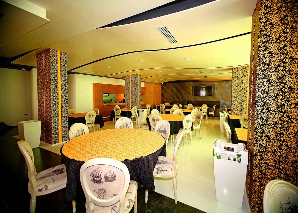 

Napoli - Valona - Hotel Palace Vlore