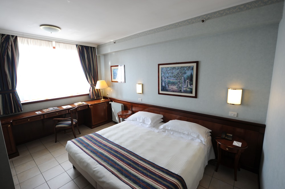 

Bari - Milano - Ripamonti Residence & Hotel Milano