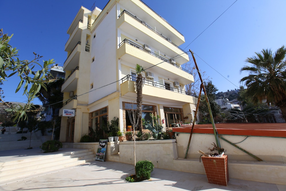 

Pisa - Riviera Albanese - Hotel Real
