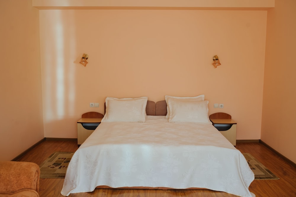 

Milano - Chişinău - Villa Arus