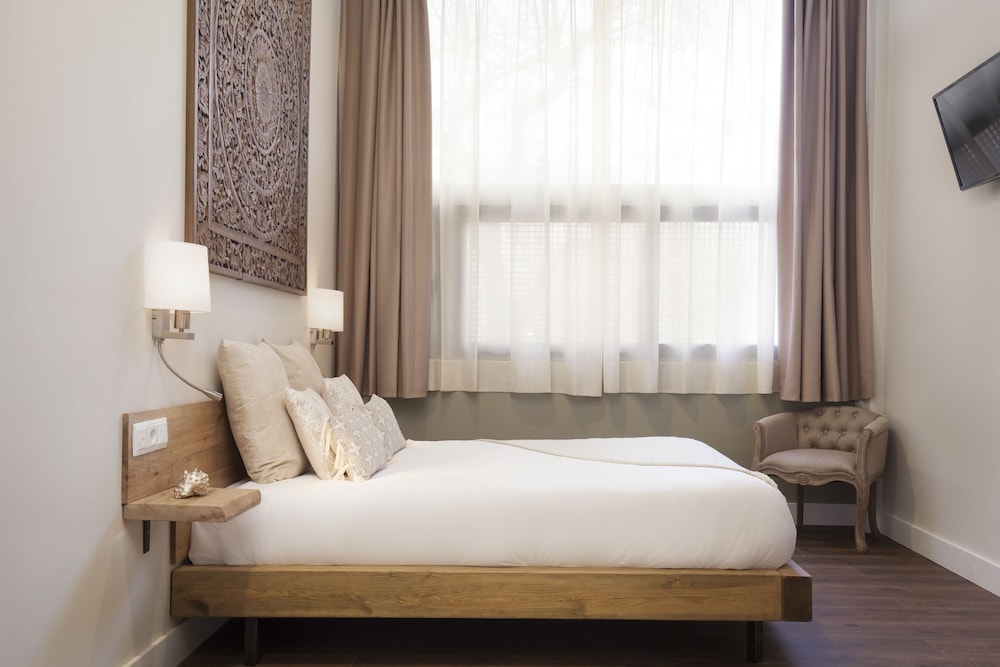 

Bologna - Hospitalet de Llobregat - Hotel Radha