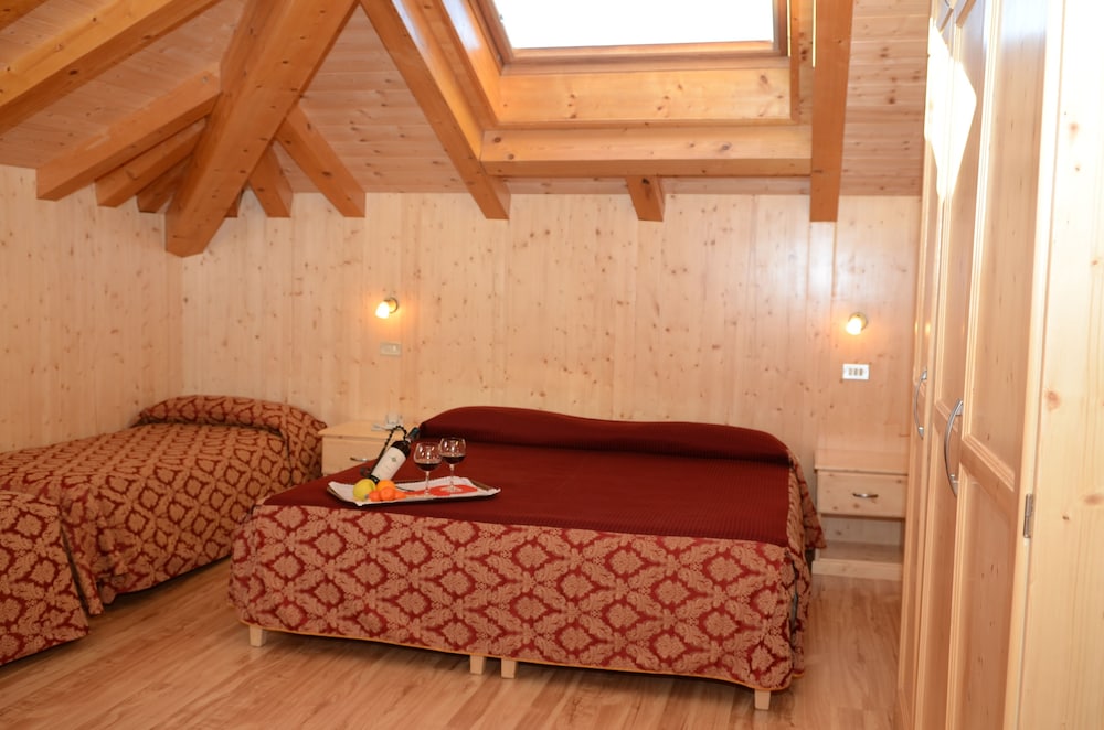 

Napoli - Val di Fiemme, Montagna Italia - Hotel Corona