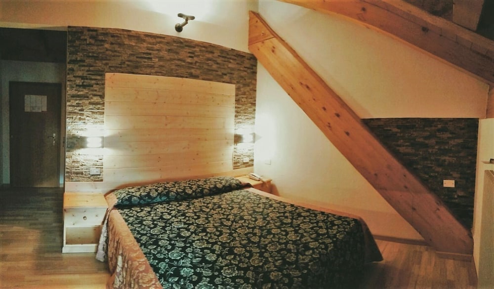 

Roma - Panchia - Hotel Corona