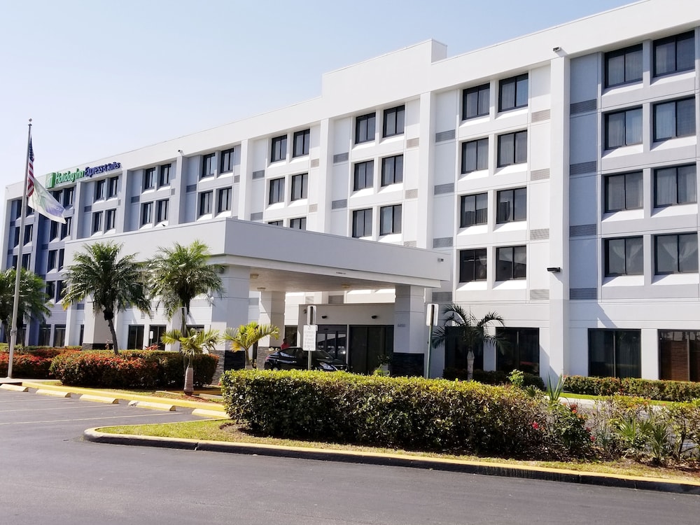 Holiday Inn Express & Suites MIAMI - HIALEAH by IHG