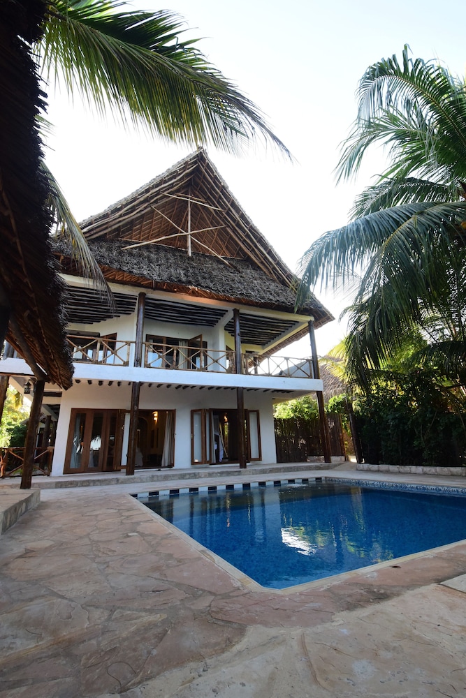 

Genova - Pwani Mchangani - Tamani Villas