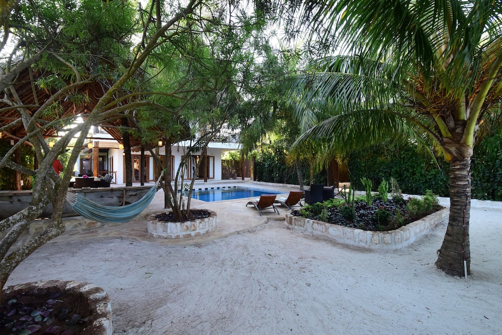 

Bari - Pwani Mchangani - Tamani Villas