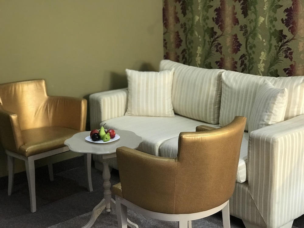 

Milano - Tirana - Hotel Deluxe