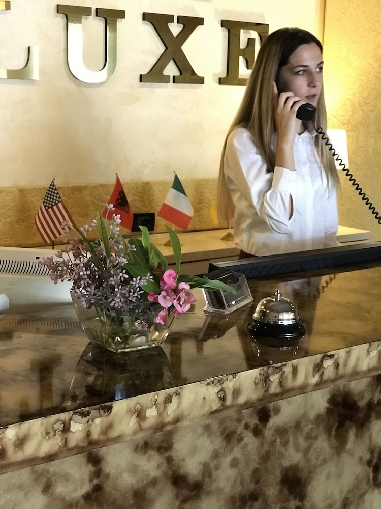 

Brindisi - Tirana - Hotel Deluxe